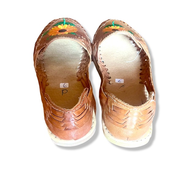 Mexican Leather Huaraches with Sunflower Embroidery - Picture 4 of 6